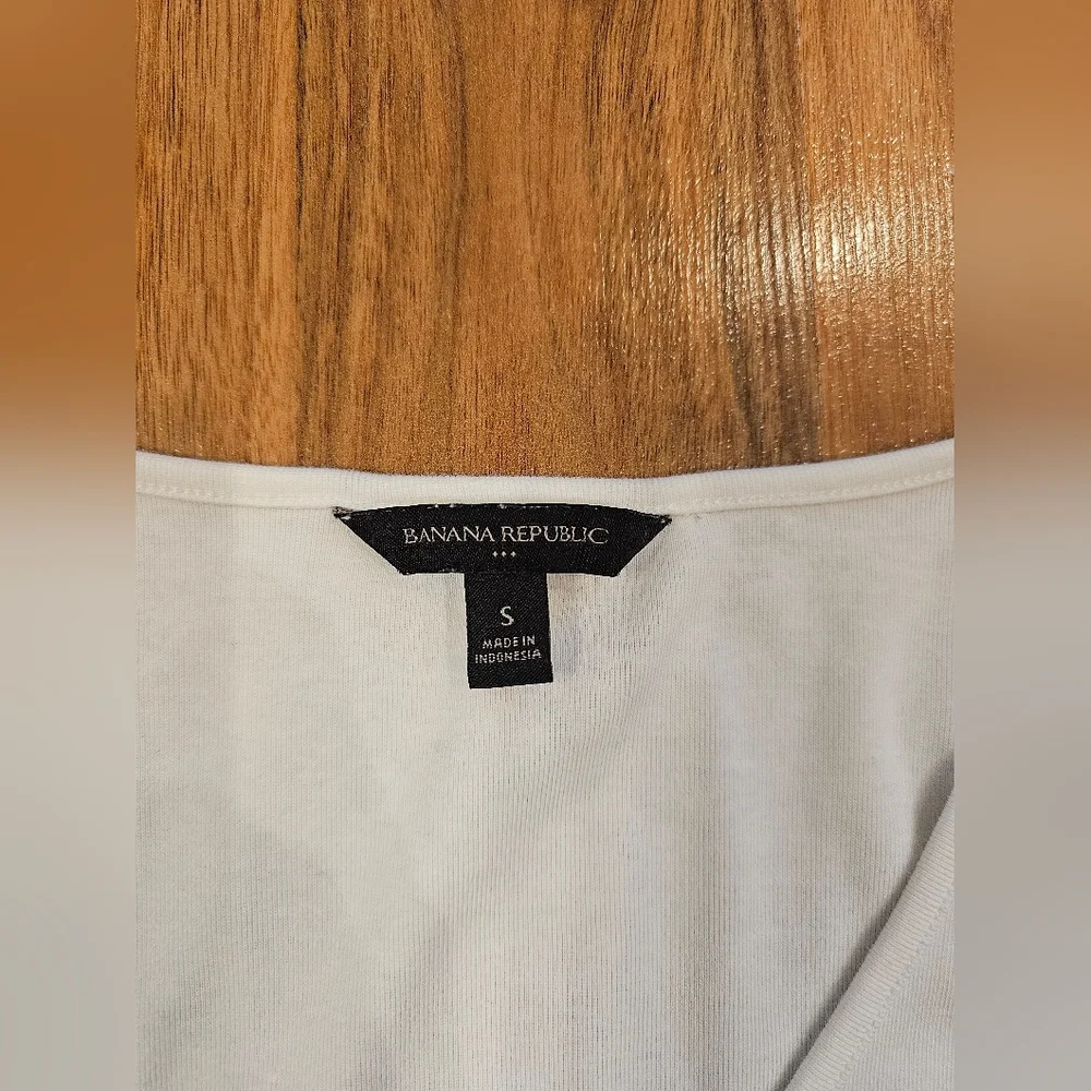 Banana Republic White Long Sleeve V-Neck Cotton Top - Picture 2 of 8